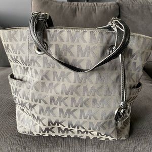 Michael Kors Jet Set Tote